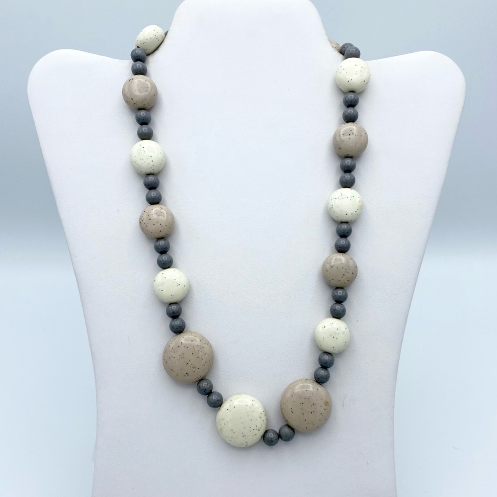 Vintage Avon Sand Pebbles Speckled Beaded Necklace